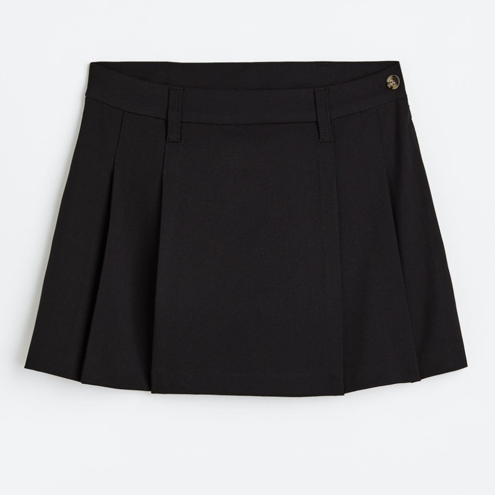 Flattering pleated skirt